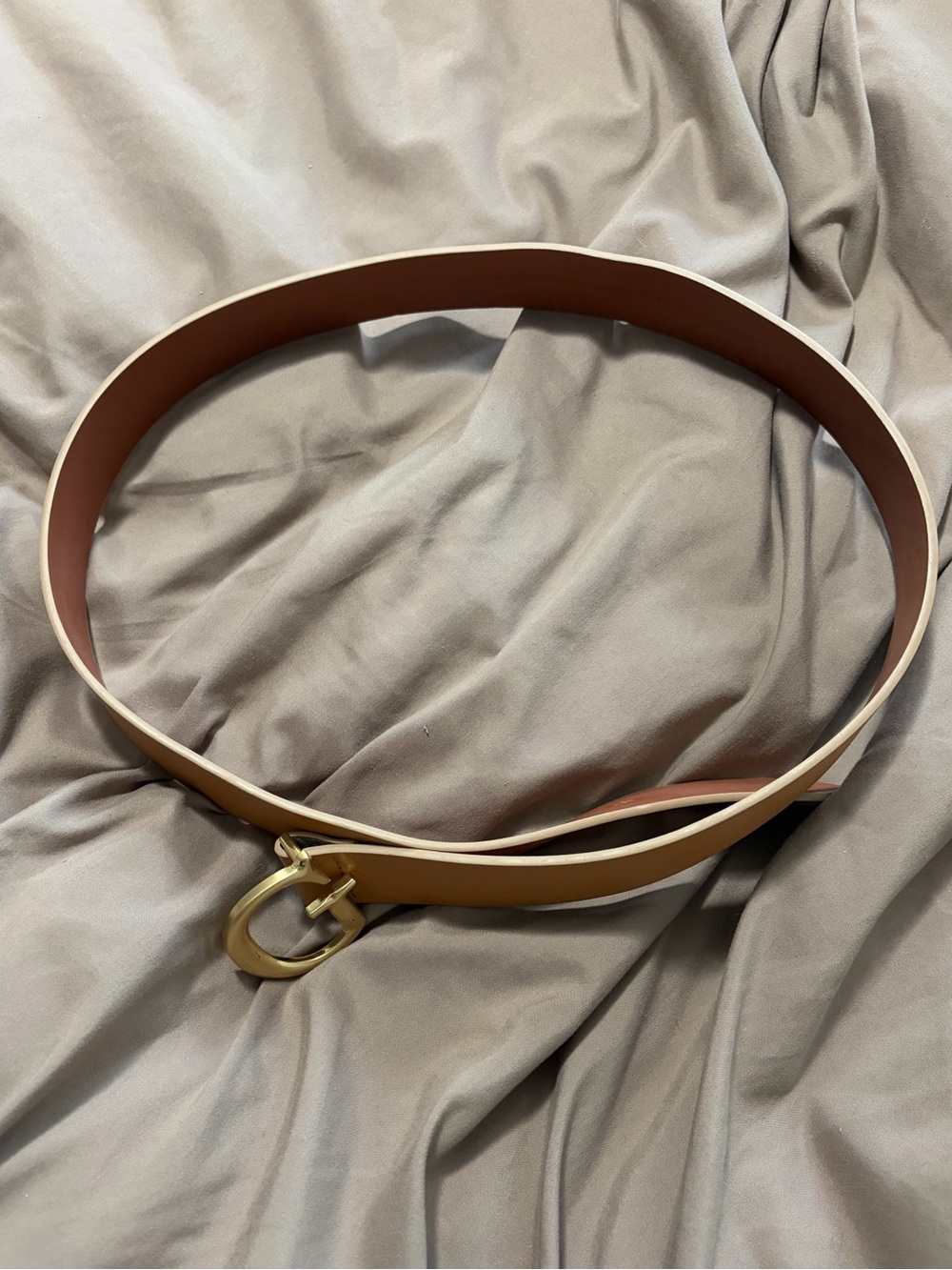 40inch GUESS Women's Tan Leather Belt with Gold Buckle NEVER WORN!
